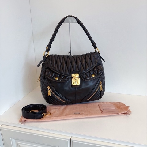 【98新🆕】MiuMiu 黑金雙口袋機車大元寶Hobo  單肩包