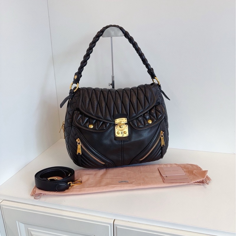【98新🆕】MiuMiu 黑金雙口袋機車大元寶Hobo 單肩包-0