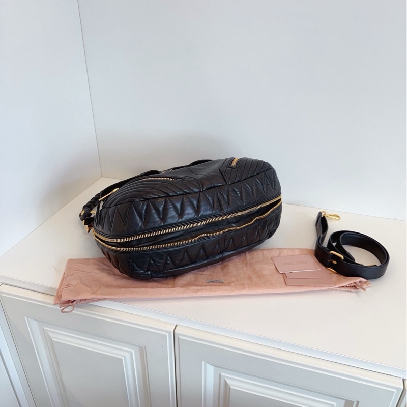 【98新🆕】MiuMiu 黑金雙口袋機車大元寶Hobo 單肩包-5