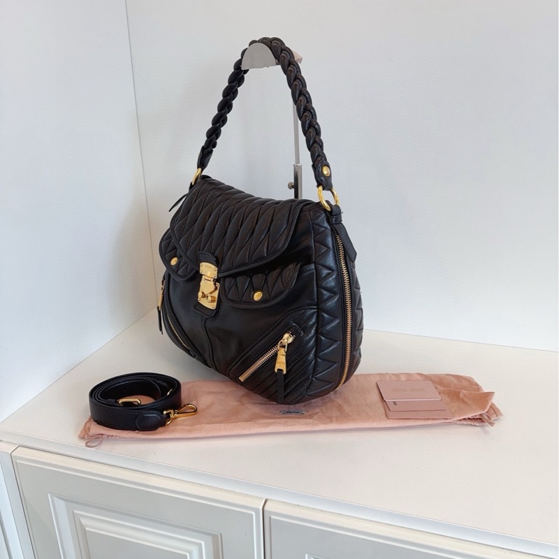 【98新🆕】MiuMiu 黑金雙口袋機車大元寶Hobo 單肩包-6