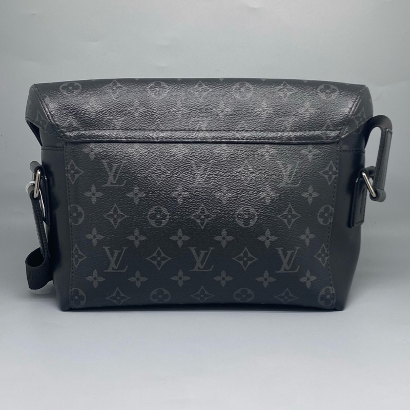 【型男必備🖤🕴🏻容量超大✨全網最低價】LV Voyager 黑花男士郵差包 黑武士 小號 單肩包|斜背包-3