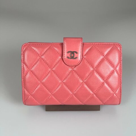 CHANEL 對開短夾羊皮粉 保卡款16開