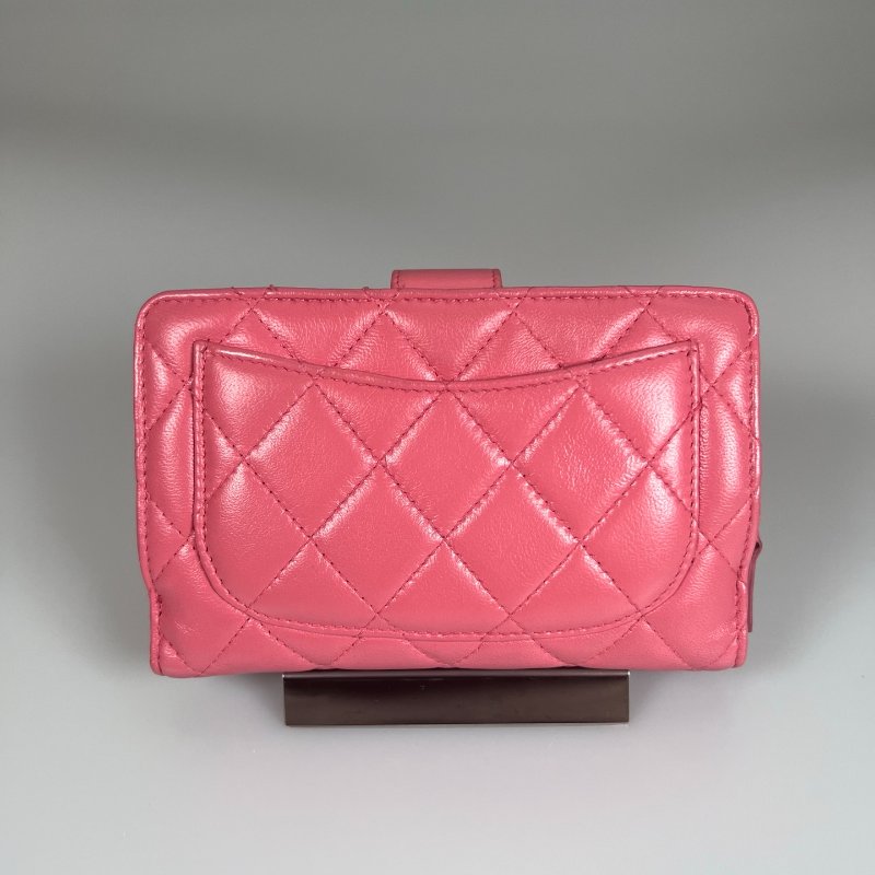 CHANEL 對開短夾羊皮粉 保卡款16開-1