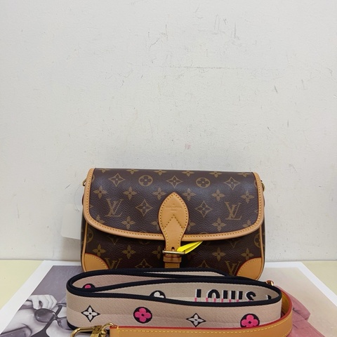 99新，路易威登LV Diane PM經典老花法棍包