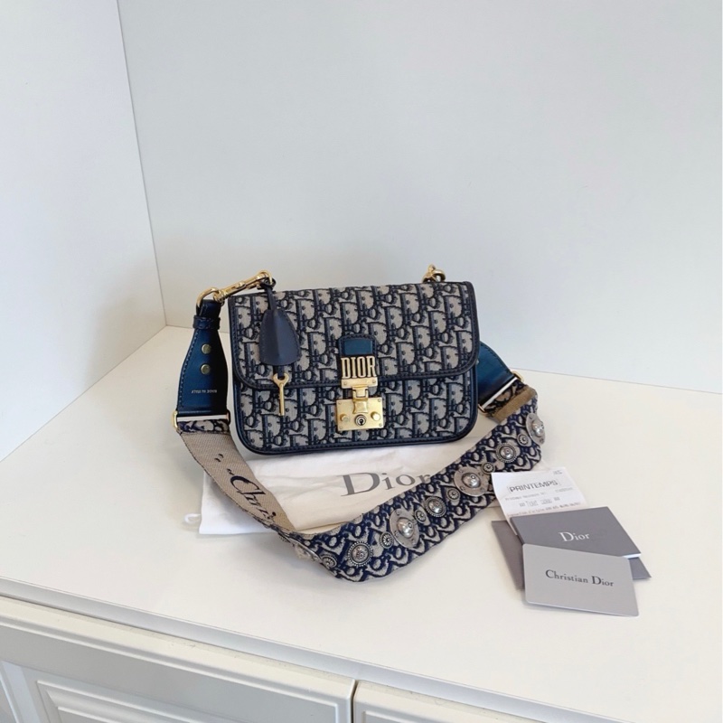 【98新🆕】Dior addict老花復古鎖扣郵差包 中號 斜挎包-0