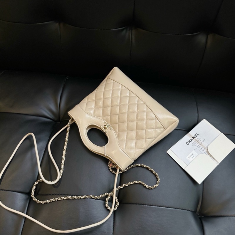 【閒置帶膜🆕】Chanel 25p淺米色金扣31bag mini 斜挎包-5