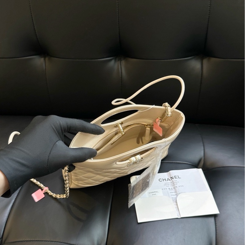 【閒置帶膜🆕】Chanel 25p淺米色金扣31bag mini 斜挎包-6