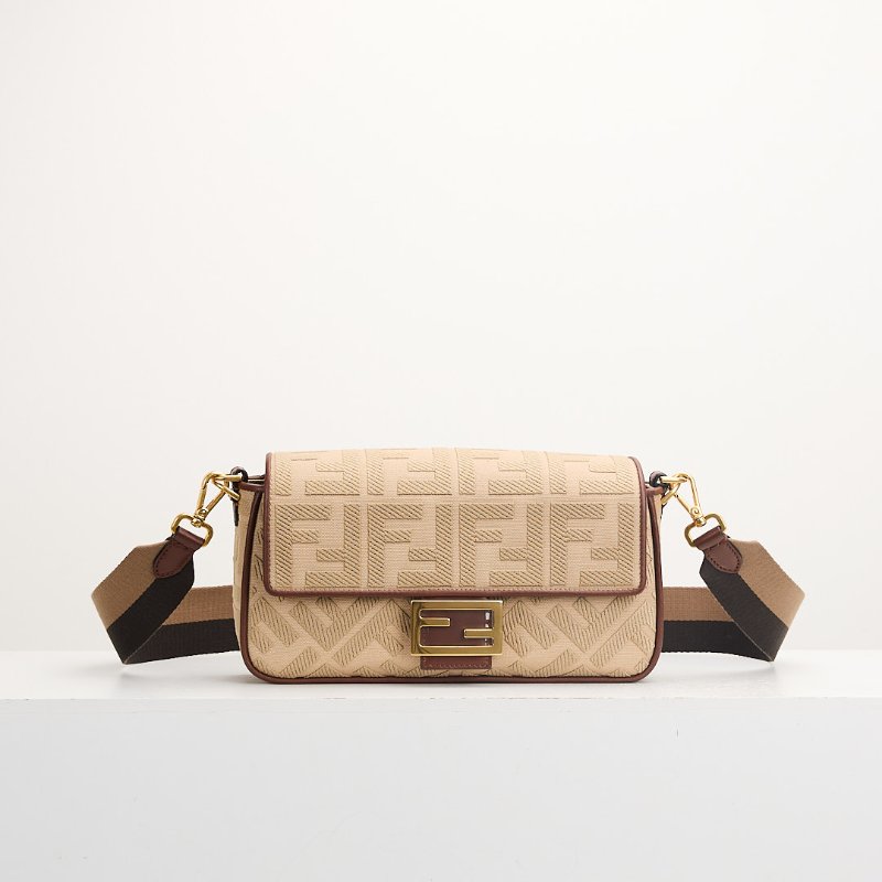 Fendi 中號刺繡法棍包/奶茶棕色-0
