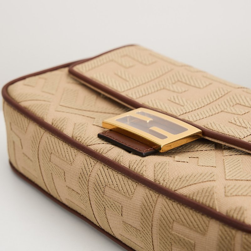 Fendi 中號刺繡法棍包/奶茶棕色-3