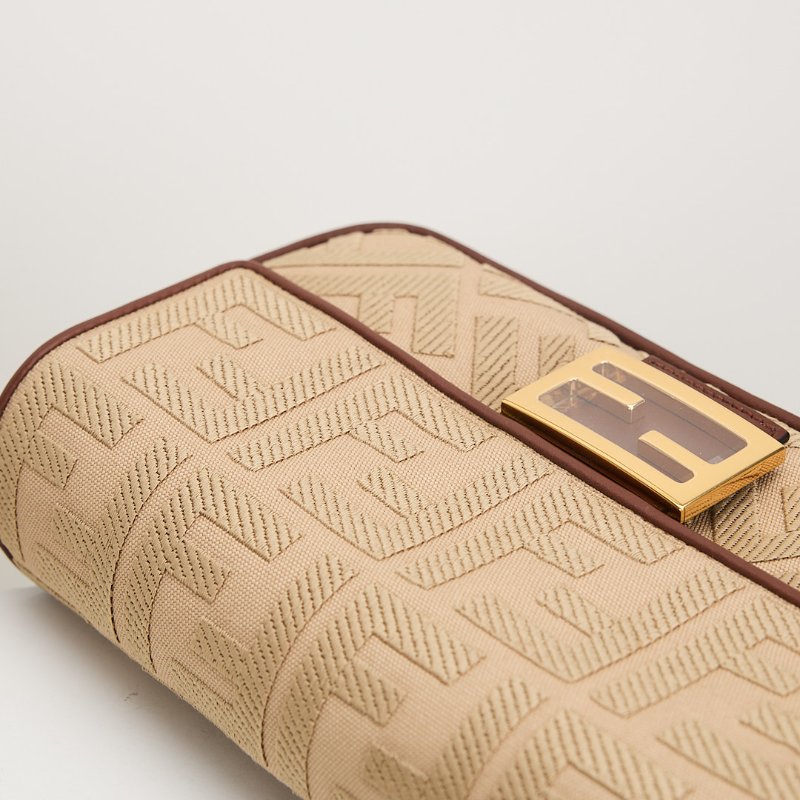 Fendi 中號刺繡法棍包/奶茶棕色-6