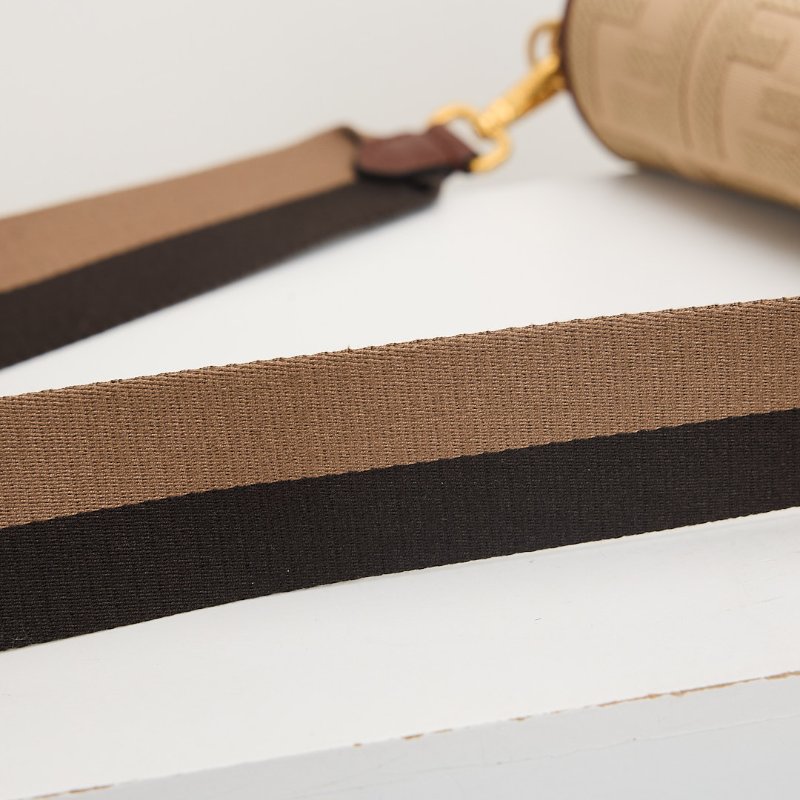 Fendi 中號刺繡法棍包/奶茶棕色-16