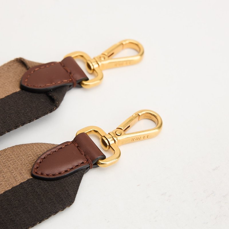 Fendi 中號刺繡法棍包/奶茶棕色-17