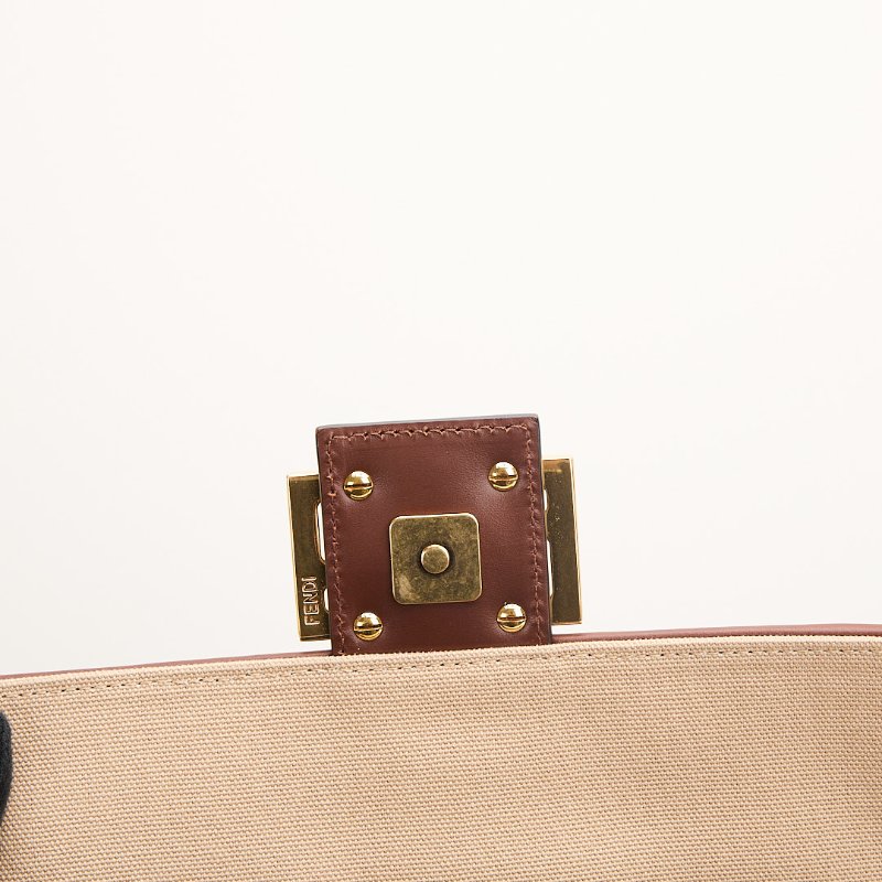 Fendi 中號刺繡法棍包/奶茶棕色-18