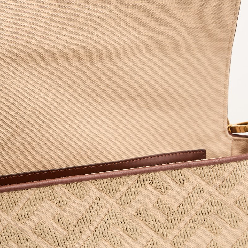 Fendi 中號刺繡法棍包/奶茶棕色-19