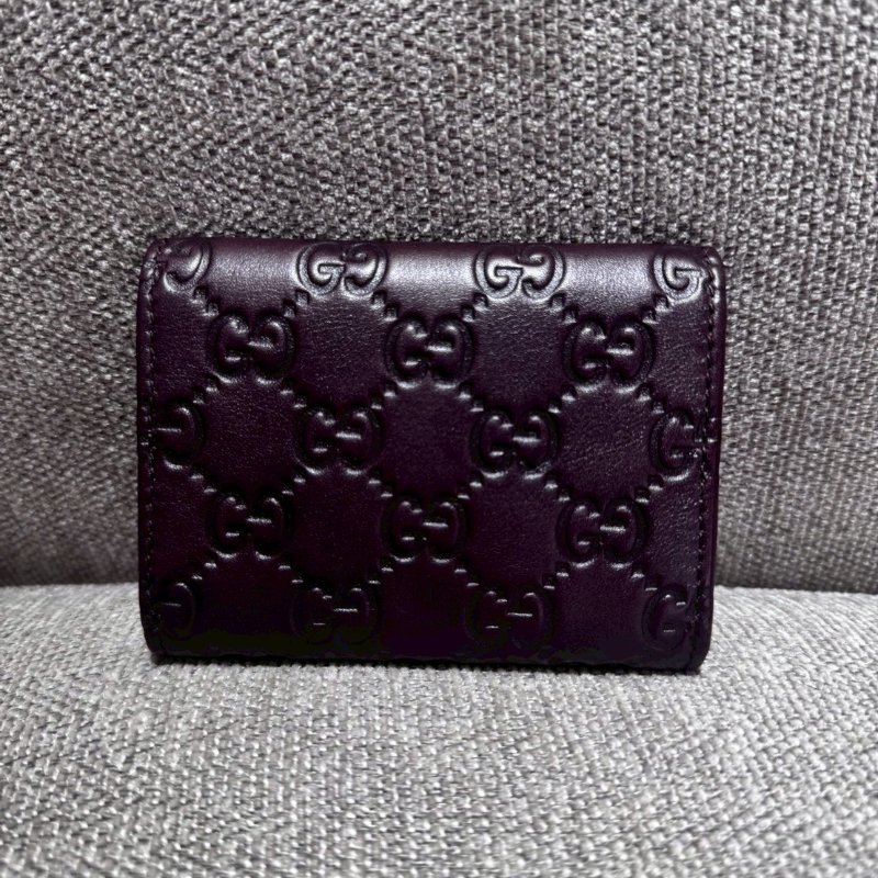 GUCCI GG 壓紋牛皮深棕卡夾包-1