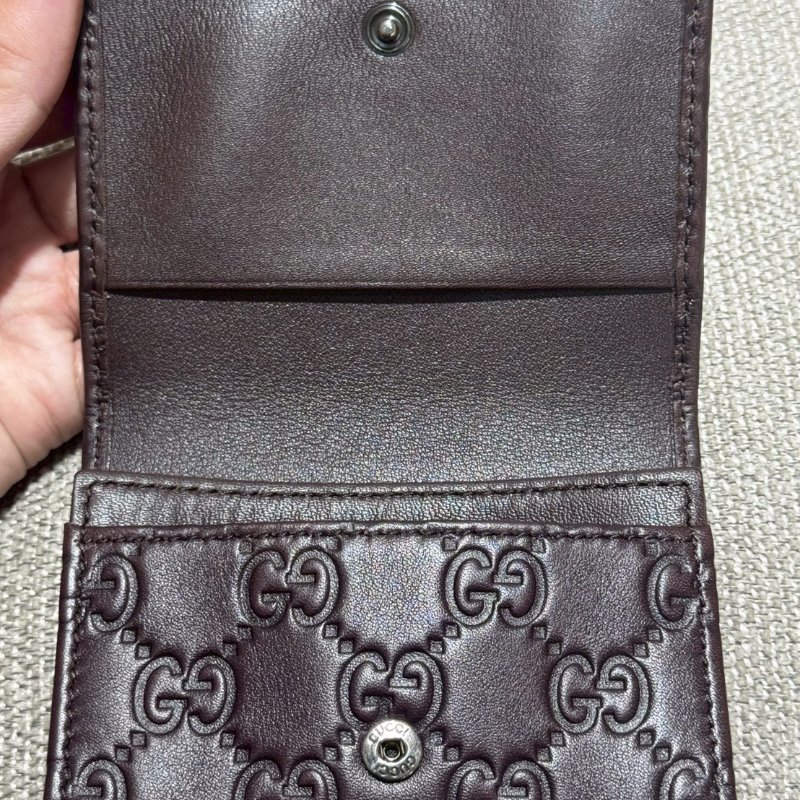 GUCCI GG 壓紋牛皮深棕卡夾包-6