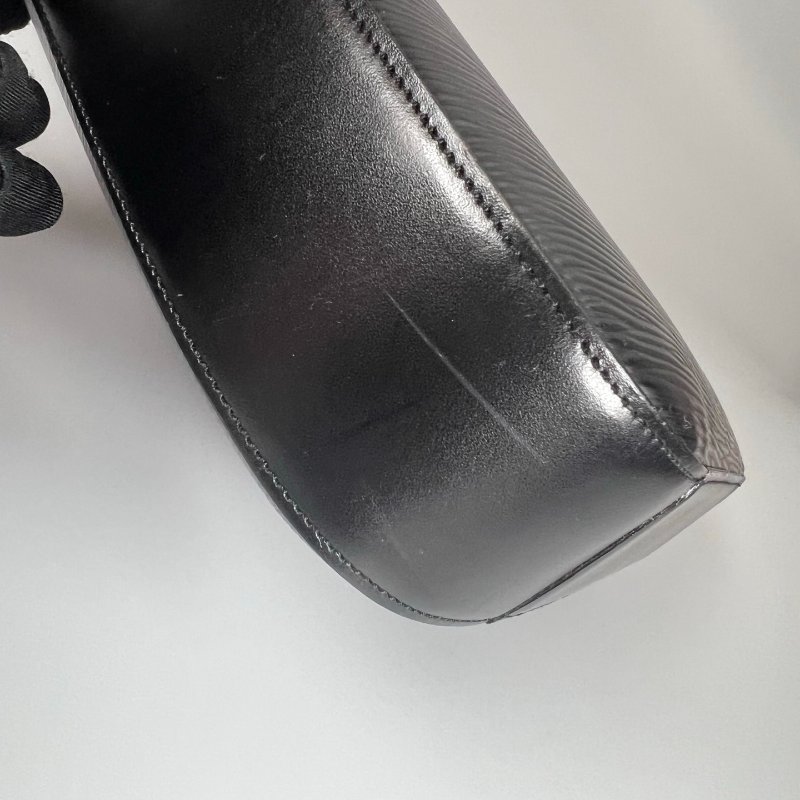 LV M52162 黑水波紋腋下包-6