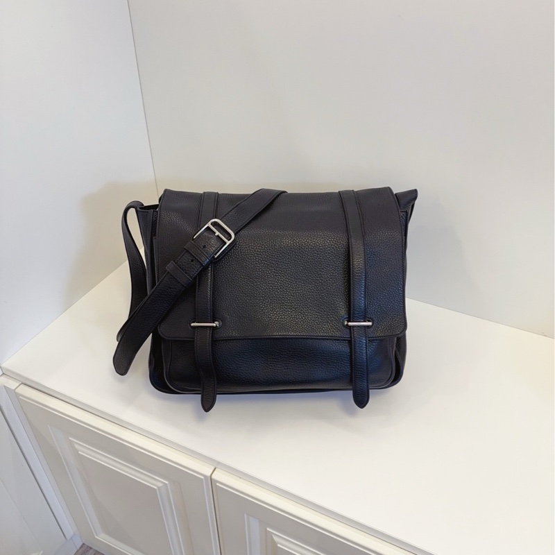 【98新🆕】Hermes  Steve 黑色男士翻蓋郵差包 斜挎包-0