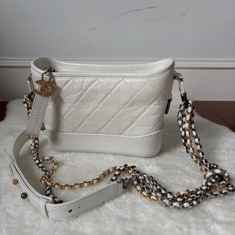 【專櫃正品】Chanel 香奈兒 Gabrielle Hobo 流浪包（小號/全白/金銀三色鍊）附購證-1