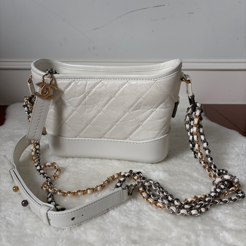 【專櫃正品】Chanel 香奈兒 Gabrielle Hobo 流浪包（小號/全白/金銀三色鍊）附購證-5
