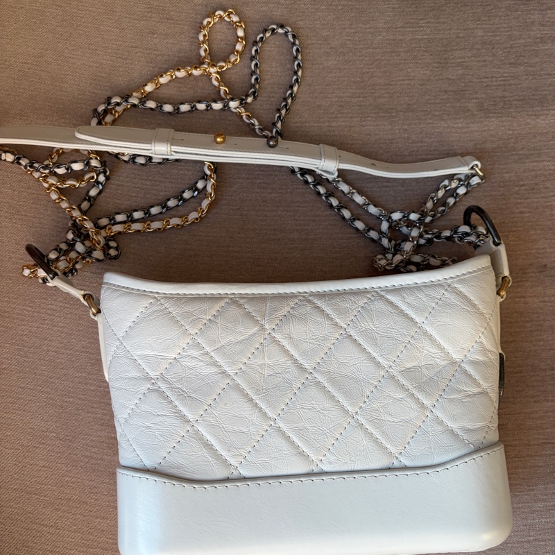 【專櫃正品】Chanel 香奈兒 Gabrielle Hobo 流浪包（小號/全白/金銀三色鍊）附購證-12