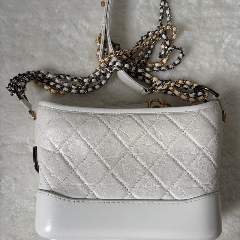 【專櫃正品】Chanel 香奈兒 Gabrielle Hobo 流浪包（小號/全白/金銀三色鍊）附購證-13