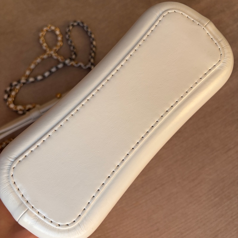 【專櫃正品】Chanel 香奈兒 Gabrielle Hobo 流浪包（小號/全白/金銀三色鍊）附購證-18