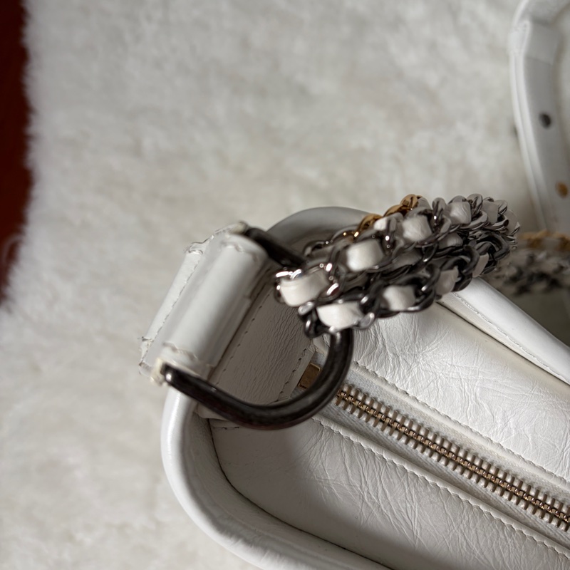 【專櫃正品】Chanel 香奈兒 Gabrielle Hobo 流浪包（小號/全白/金銀三色鍊）附購證-24