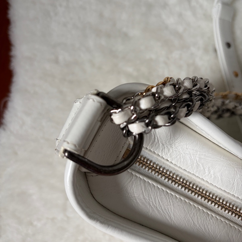 【專櫃正品】Chanel 香奈兒 Gabrielle Hobo 流浪包（小號/全白/金銀三色鍊）附購證-37