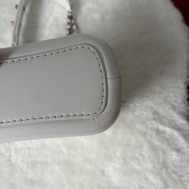 【專櫃正品】Chanel 香奈兒 Gabrielle Hobo 流浪包（小號/全白/金銀三色鍊）附購證-44