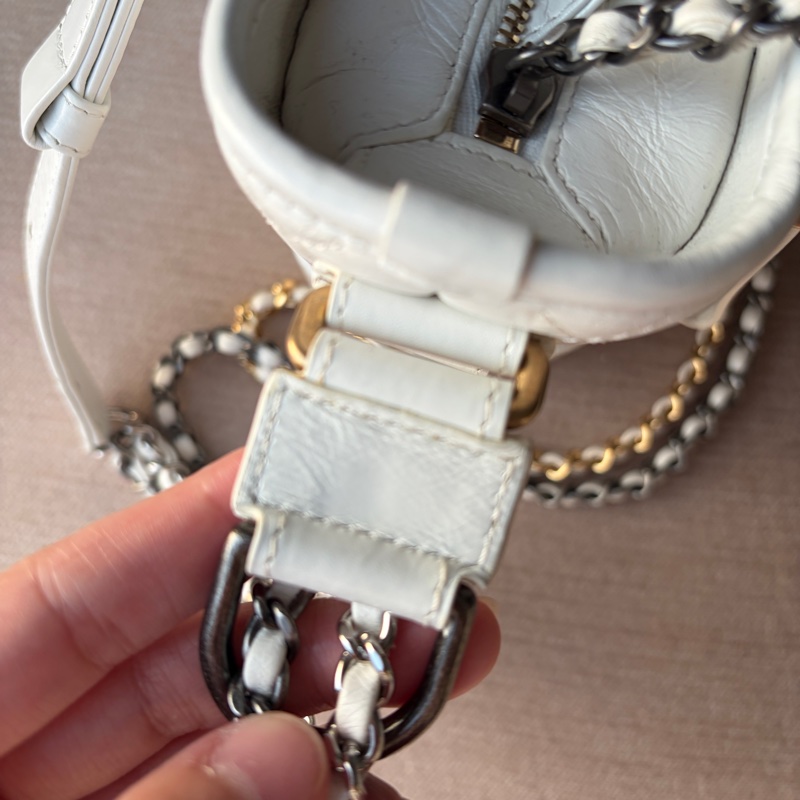 【專櫃正品】Chanel 香奈兒 Gabrielle Hobo 流浪包（小號/全白/金銀三色鍊）附購證-50