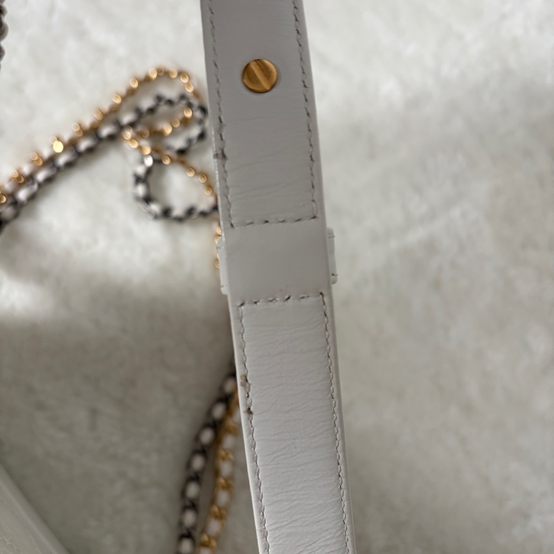【專櫃正品】Chanel 香奈兒 Gabrielle Hobo 流浪包（小號/全白/金銀三色鍊）附購證-53