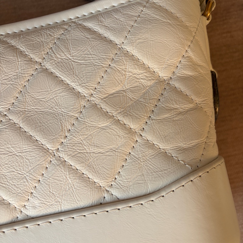 【專櫃正品】Chanel 香奈兒 Gabrielle Hobo 流浪包（小號/全白/金銀三色鍊）附購證-56