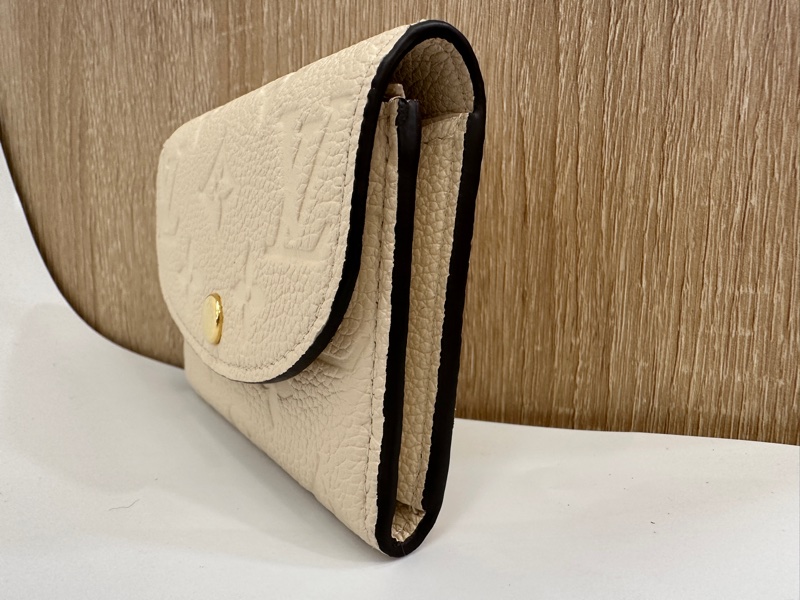 LV 米白牛皮壓紋Risalie 下蓋零錢包-1