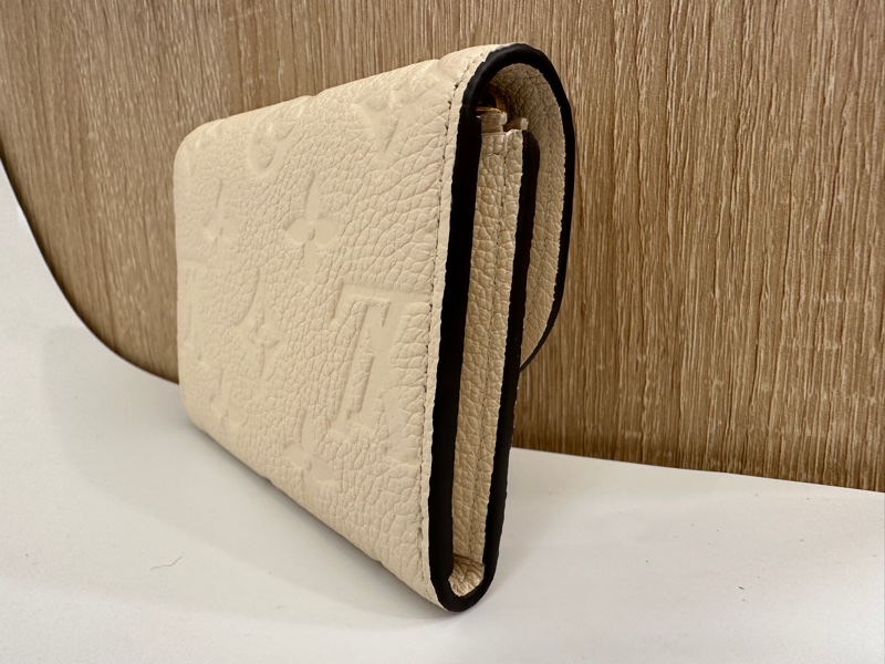 LV 米白牛皮壓紋Risalie 下蓋零錢包-2