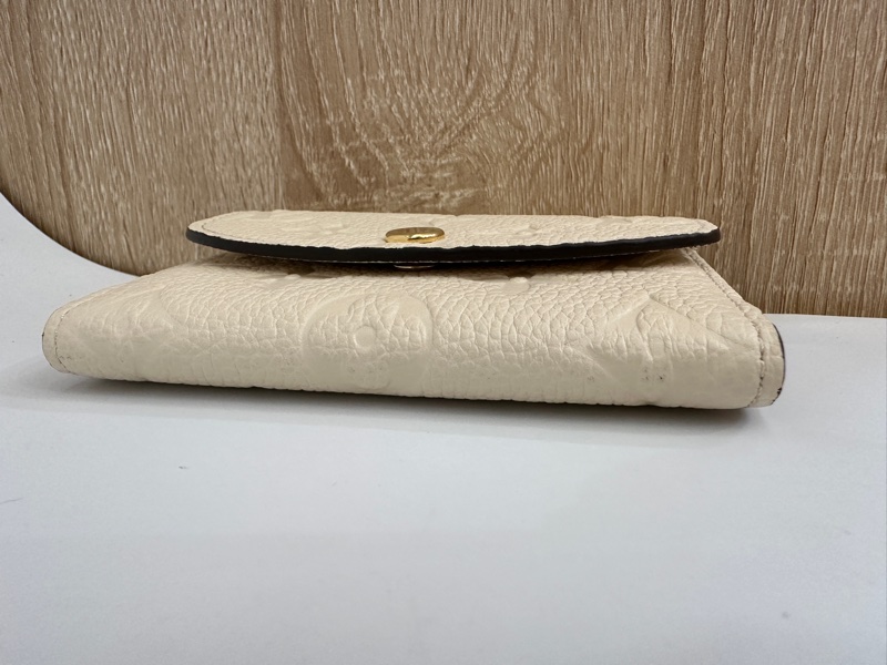 LV 米白牛皮壓紋Risalie 下蓋零錢包-3