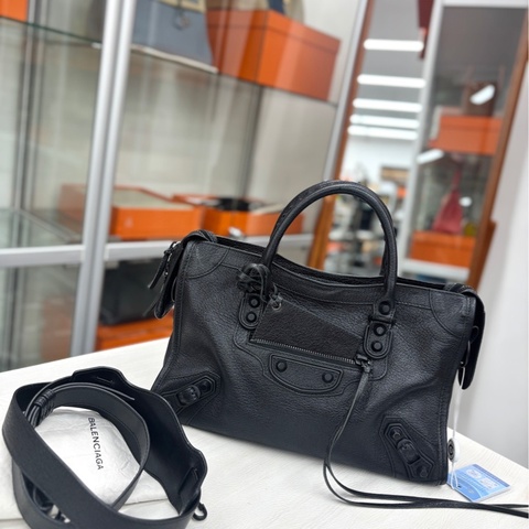 【99新】 Balenciaga 全黑山羊皮小號機車 手提包