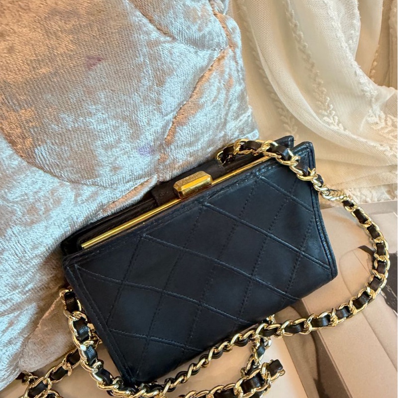 香奈兒 黑色 皮革包 銀包 /中古 vintage Chanel黑色 皮革中夾 皮夾 錢包 短夾二手包 小包 古董-10