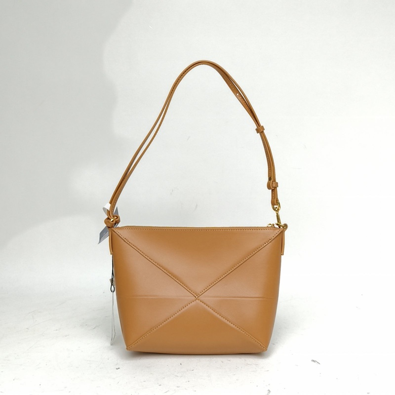 LOEWE 棕色牛皮金扣pouch變形包腋下包飯盒包-2