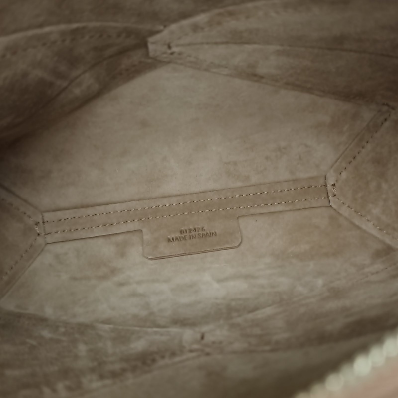 LOEWE 棕色牛皮金扣pouch變形包腋下包飯盒包-4