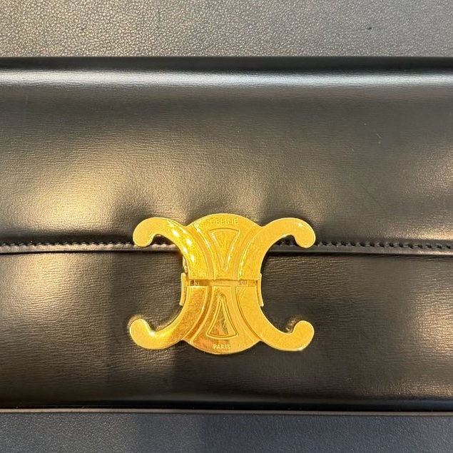 CELINE賽琳 TriompheClaude 金色鎖扣可調節肩帶 亮面牛皮革 腋下包單肩包-4