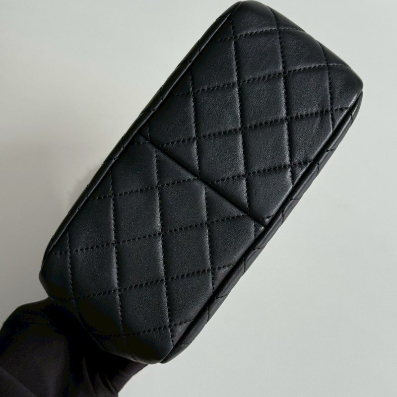 99新🆕 芯片款 Chanel 香奈兒 金球hobo斜背包 黑金-8