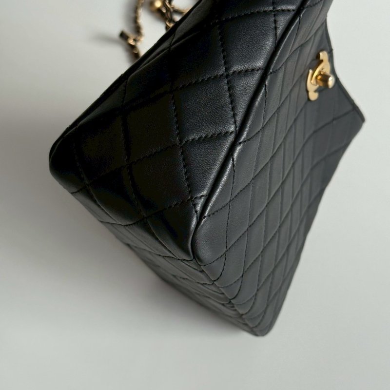 99新🆕 芯片款 Chanel 香奈兒 金球hobo斜背包 黑金-11