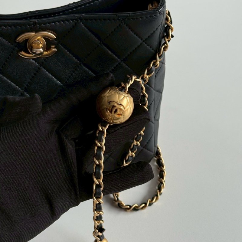 99新🆕 芯片款 Chanel 香奈兒 金球hobo斜背包 黑金-14