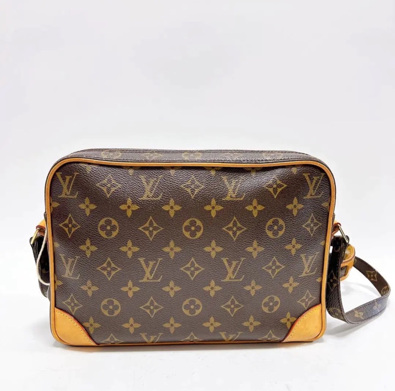 【狀況超好❗️全網最低價】LV雙層竪版相機包|記者包|男女包 單肩款|橫版|經典雙層設計-1