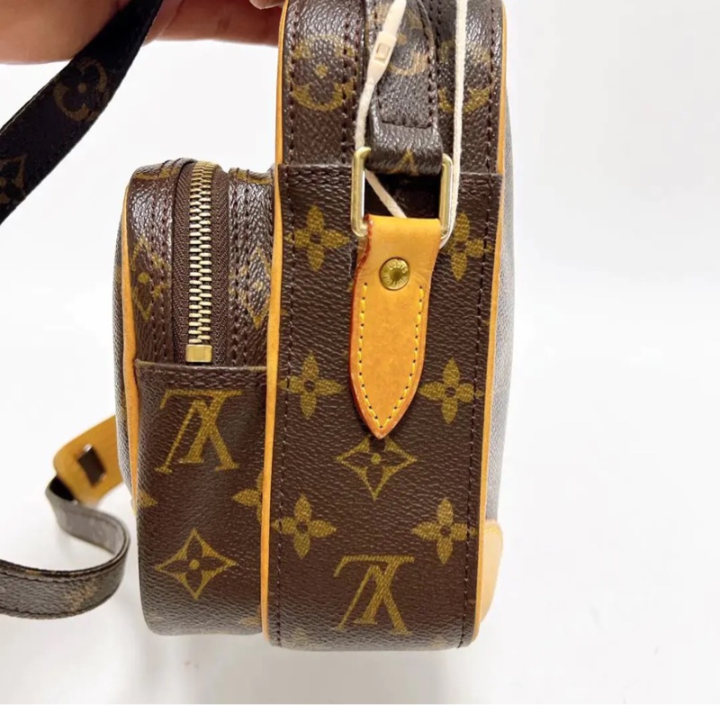 【狀況超好❗️全網最低價】LV雙層竪版相機包|記者包|男女包 單肩款|橫版|經典雙層設計-2