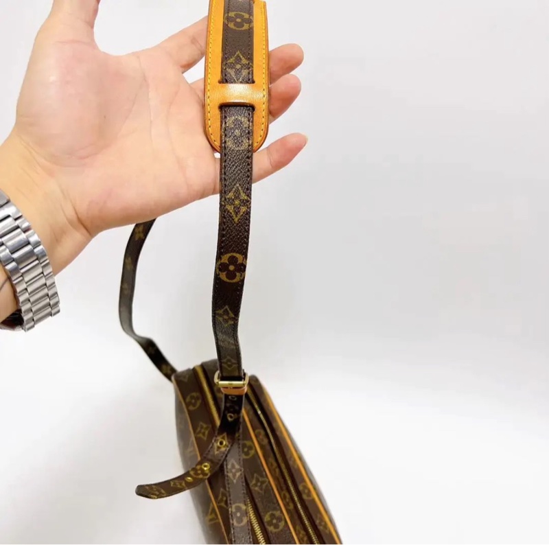 【狀況超好❗️全網最低價】LV雙層竪版相機包|記者包|男女包 單肩款|橫版|經典雙層設計-6