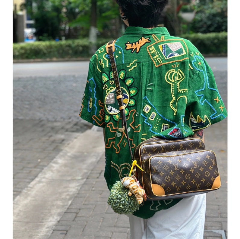 【狀況超好❗️全網最低價】LV雙層竪版相機包|記者包|男女包 單肩款|橫版|經典雙層設計-9