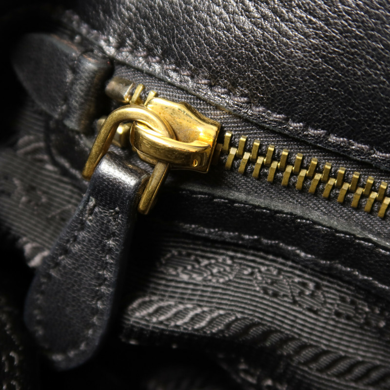 PRADA 尼龍Hobo Bag金扣手挽袋-8