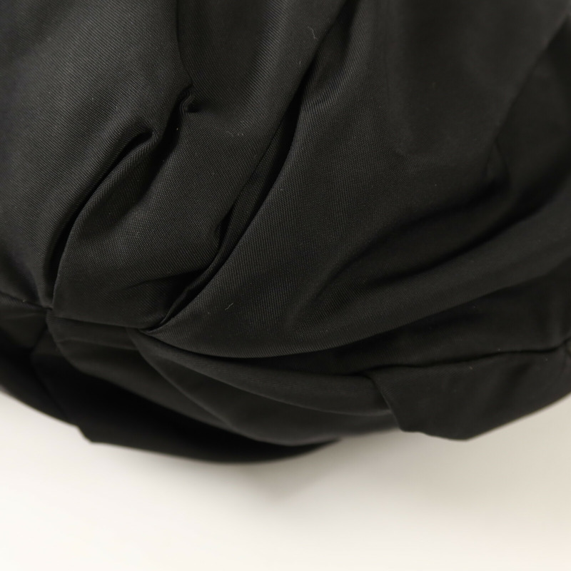 PRADA 尼龍Hobo Bag金扣手挽袋-11